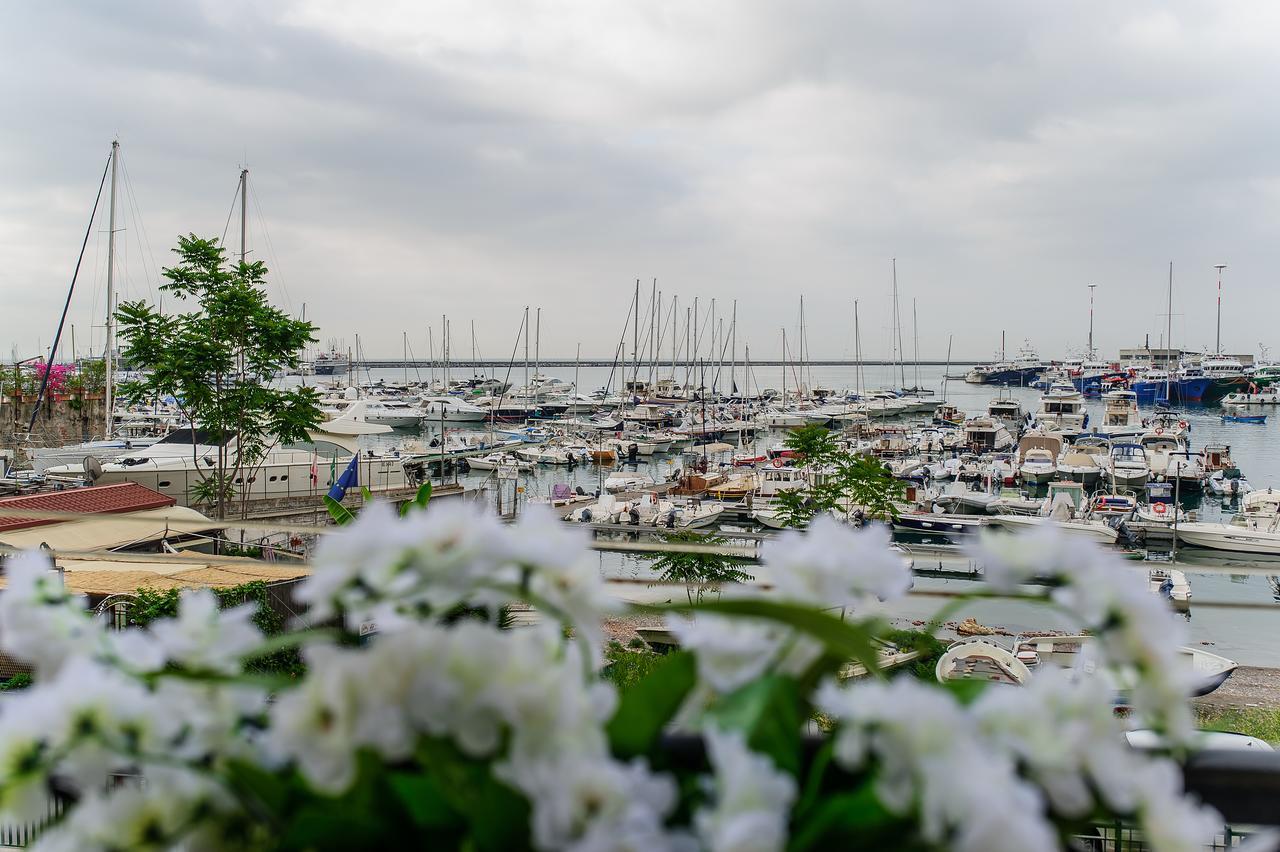 Margherita'S Apartment Salerno Ngoại thất bức ảnh